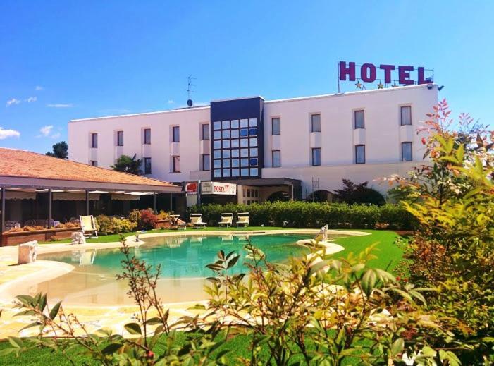 Hotel Posta 77 San Giorgio In Bosco Eksteriør billede