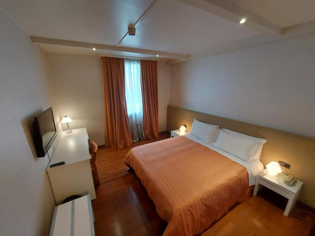 Hotel Posta 77 San Giorgio In Bosco Eksteriør billede