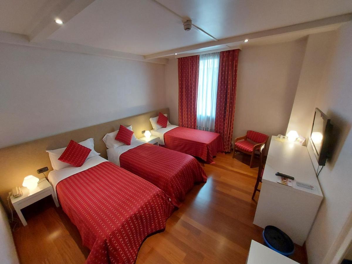 Hotel Posta 77 San Giorgio In Bosco Eksteriør billede