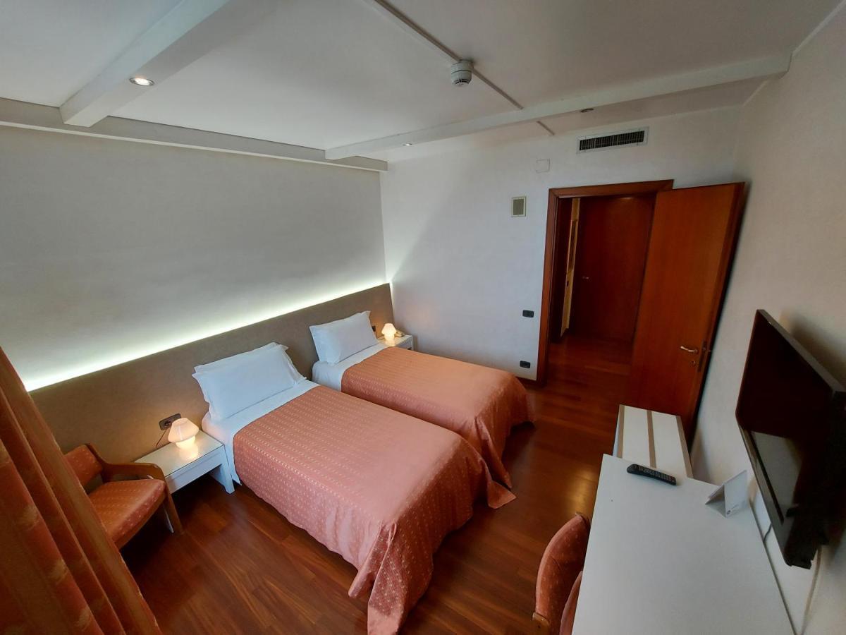 Hotel Posta 77 San Giorgio In Bosco Eksteriør billede