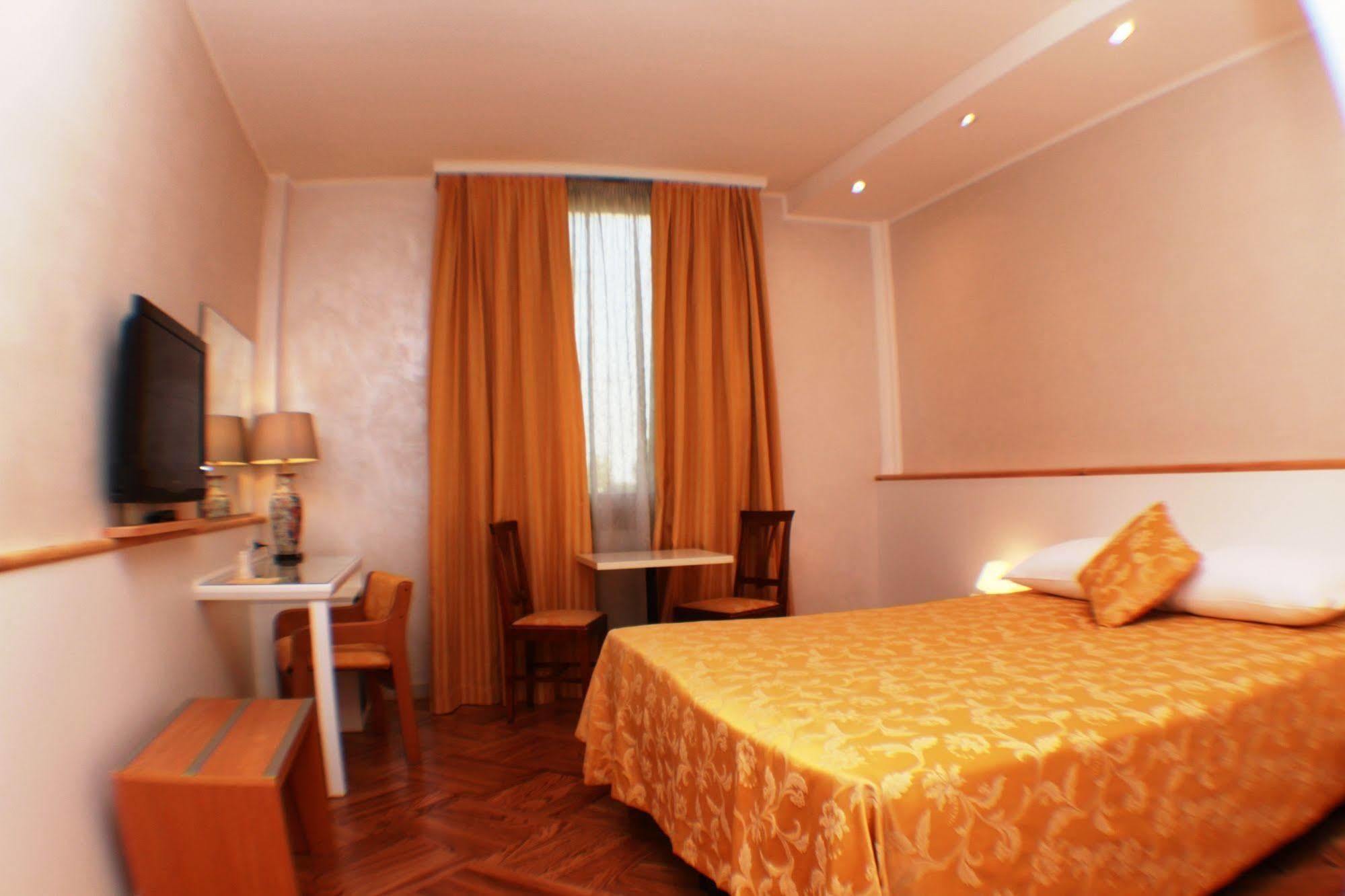 Hotel Posta 77 San Giorgio In Bosco Eksteriør billede